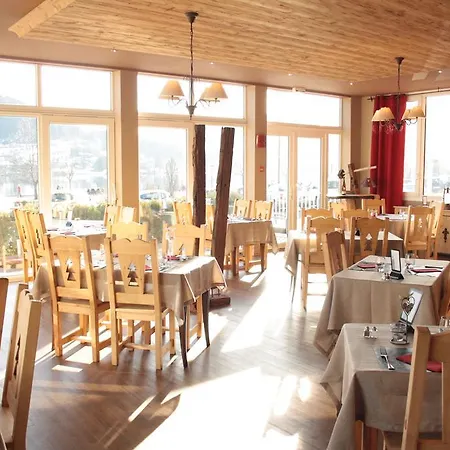 Hotel Restaurant L'Apres Ski מלון 3*
